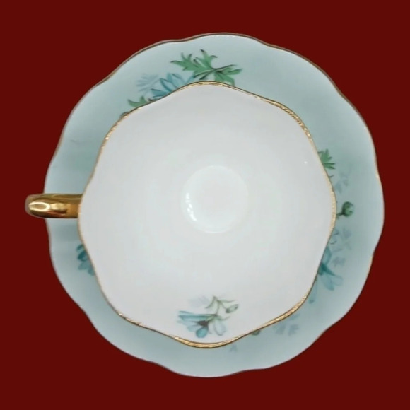 Royal Albert teacup and saucer wt blue daisies gold trim - Picture 5 of 9